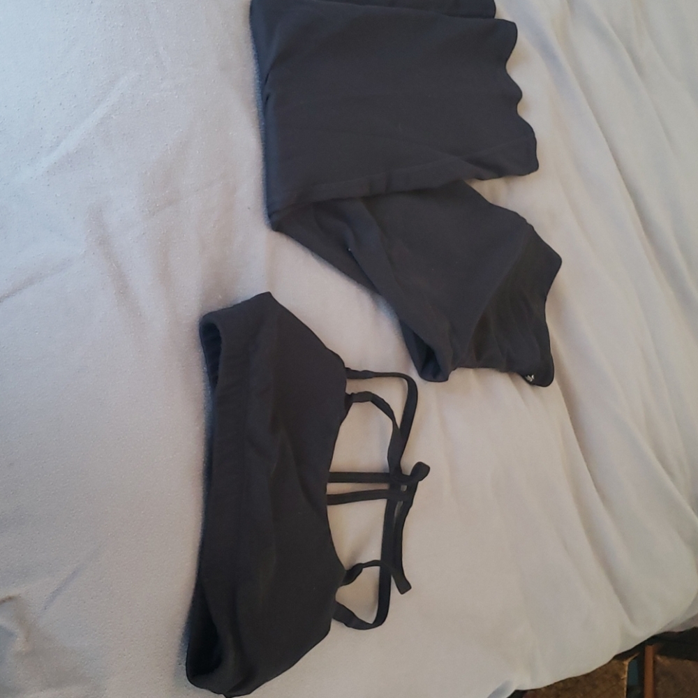 Black yoga pant and bra